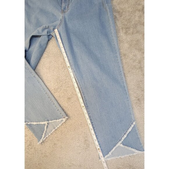 Code Bleu Light-Wash Cropped Denim Jeans with V-Shaped Frayed Hem.  Size:  14 - Picture 6 of 16